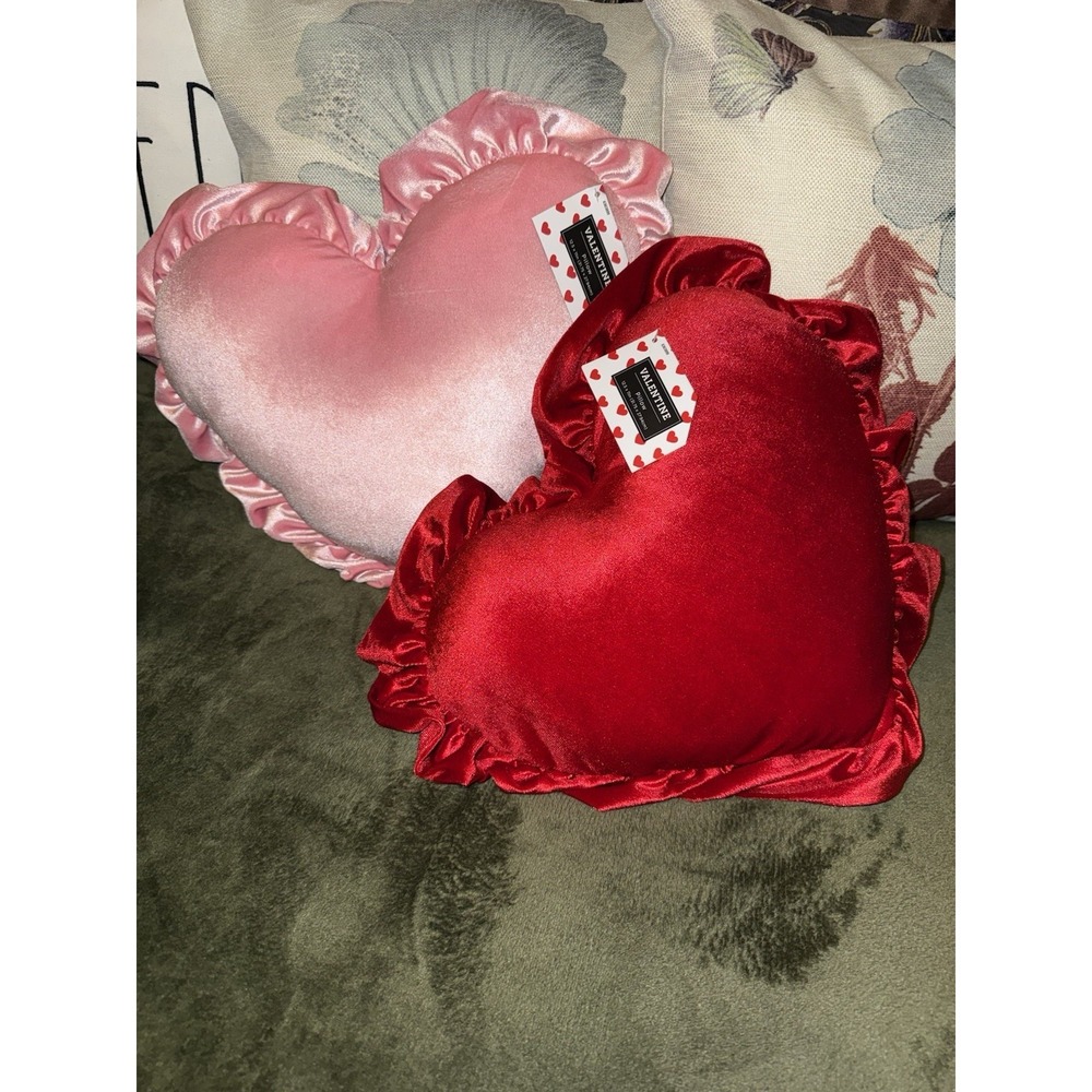 2 Pcs Heart Shaped Accent Pillows Valentine's Day Ruffle Throw Red Pink New
